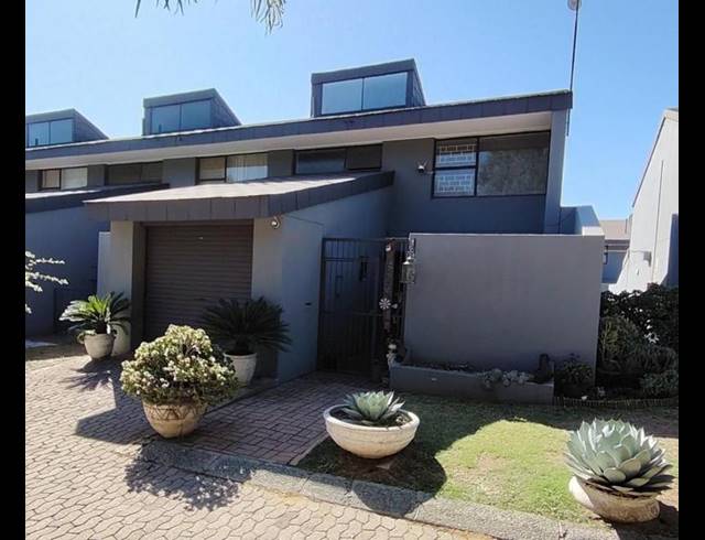 3 BEDROOM TOWNHOUSE FOR SALE IN SASOLBURG CENTRAL